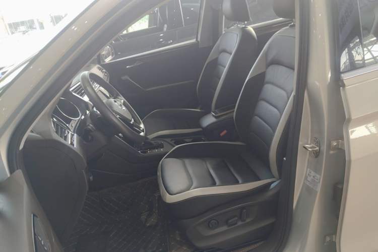 Used Volkswagen Tiguan L 2018 330TSI Automatic Two-Wheel Drive Luxury Edition Left Front Seat