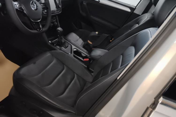 Used Volkswagen Tiguan L 2018 330TSI Automatic Two-Wheel Drive Luxury Edition Left Front Seat