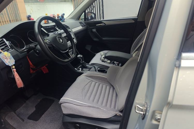Used Volkswagen Tiguan L 2018 330TSI Automatic Two-Wheel Drive Luxury Edition Left Front Seat