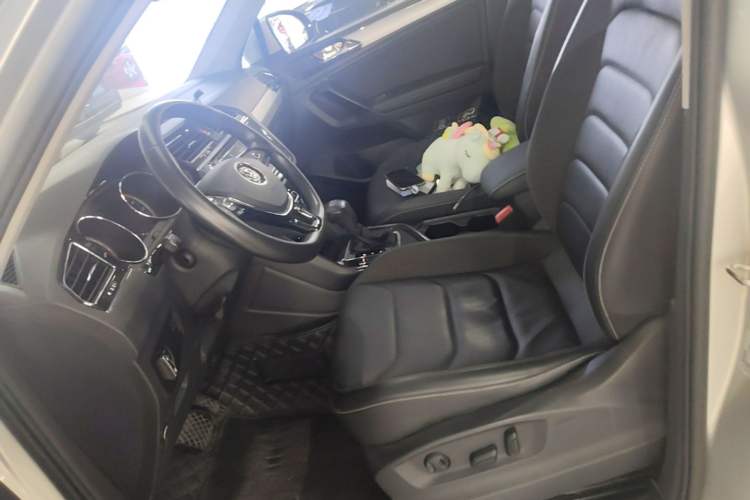 Used Volkswagen Tiguan L 2018 Facelift 330TSI Automatic Two-Wheel Drive Luxury Edition Left Front Seat