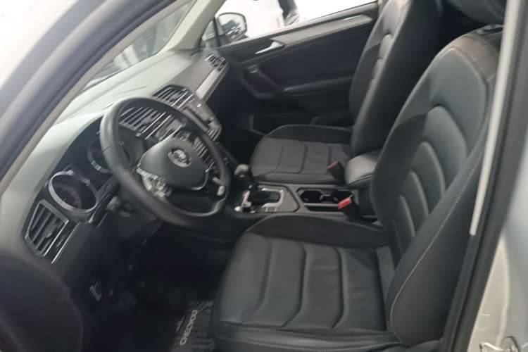 Used Volkswagen Tiguan L 2018 330TSI Automatic Two-Wheel Drive Luxury Edition Left Front Seat
