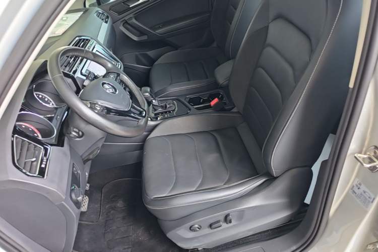 Used Volkswagen Tiguan L 2018 Revised Version 330TSI Automatic Two-Wheel Drive Comfort Edition Left Front Seat