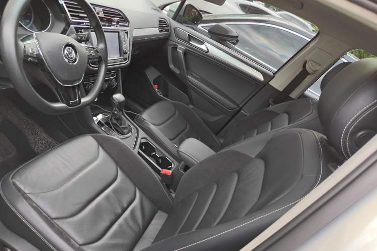 Used Volkswagen Tiguan L 2018 380TSI Automatic All-Wheel Drive Luxury Edition Left Front Seat