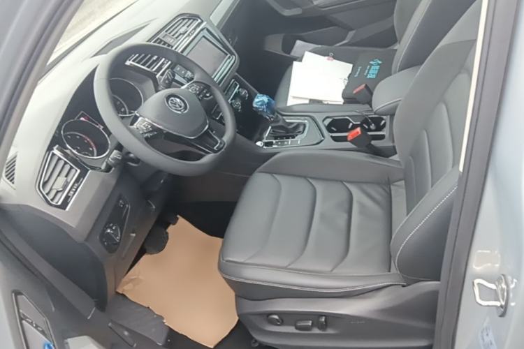 Used Volkswagen Tiguan L 2018 Revised Version 330TSI Automatic Two-Wheel Drive Comfort Edition Left Front Seat