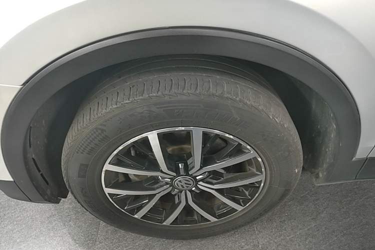 Used Volkswagen Tiguan L 2018 330TSI Automatic Two-Wheel Drive Luxury Edition Left Front Wheel Hub
