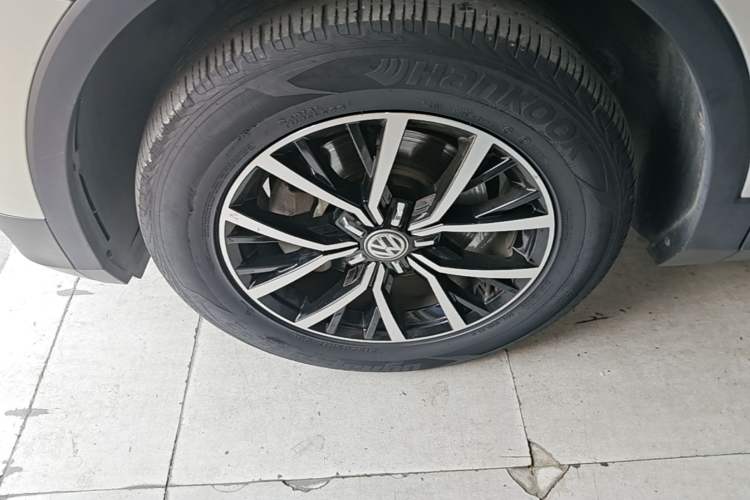 Used Volkswagen Tiguan L 2018 330TSI Automatic Two-Wheel Drive Luxury Edition Left Front Wheel Hub