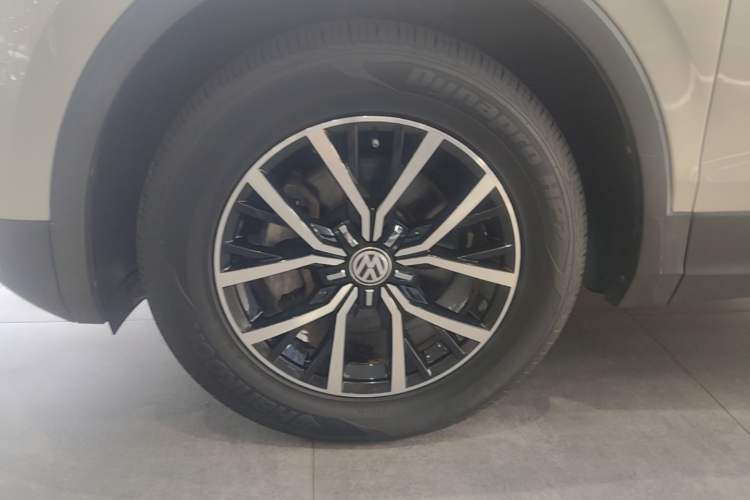 Used Volkswagen Tiguan L 2018 330TSI Automatic Two-Wheel Drive Luxury Edition Left Front Wheel Hub