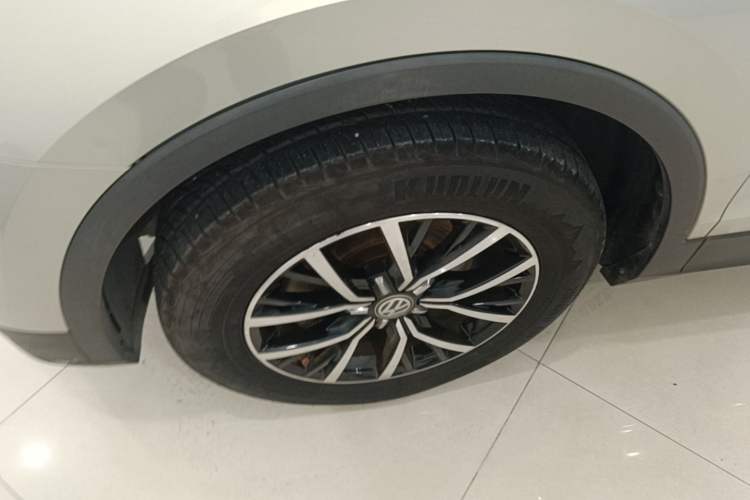Used Volkswagen Tiguan L 2018 330TSI Automatic Two-Wheel Drive Luxury Edition Left Front Wheel Hub