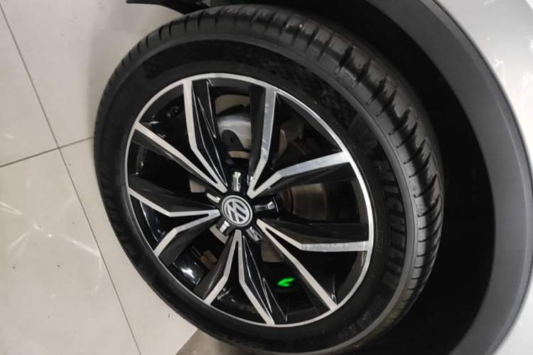 Used Volkswagen Tiguan L 2018 380TSI Automatic All-Wheel Drive Flagship Edition Left Front Wheel Hub