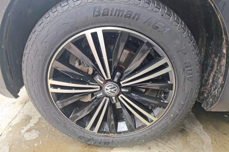 Used Volkswagen Tiguan L 2018 380TSI Automatic All-Wheel Drive Luxury Edition Left Front Wheel Hub