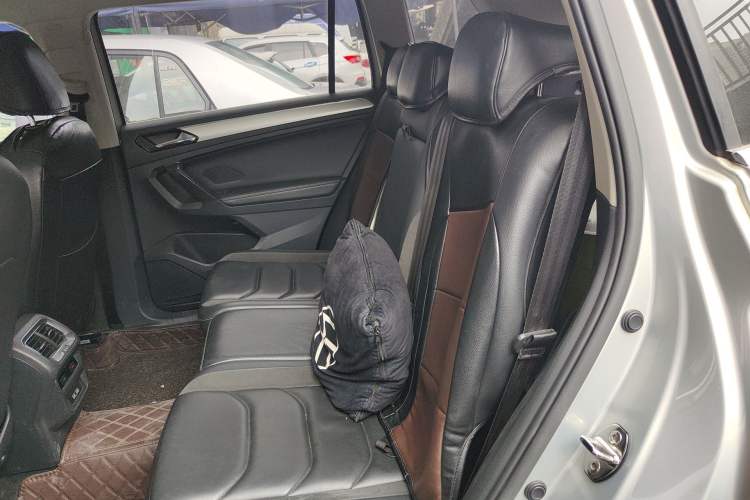 Used Volkswagen Tiguan L 2018 330TSI Automatic Two-Wheel Drive Luxury Edition Left Rear Seat