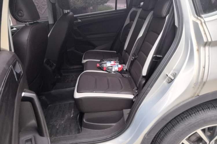 Used Volkswagen Tiguan L 2018 330TSI Automatic Two-Wheel Drive Luxury Edition Left Rear Seat