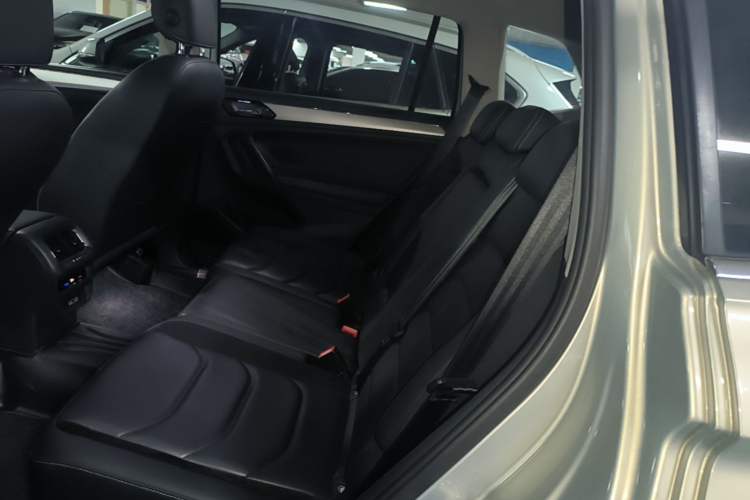 Used Volkswagen Tiguan L 2018 380TSI Automatic All-Wheel Drive Luxury Edition Left Rear Seat
