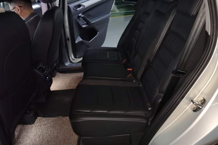 Used Volkswagen Tiguan L 2018 Facelift 330TSI Automatic Two-Wheel Drive Luxury Edition Left Rear Seat