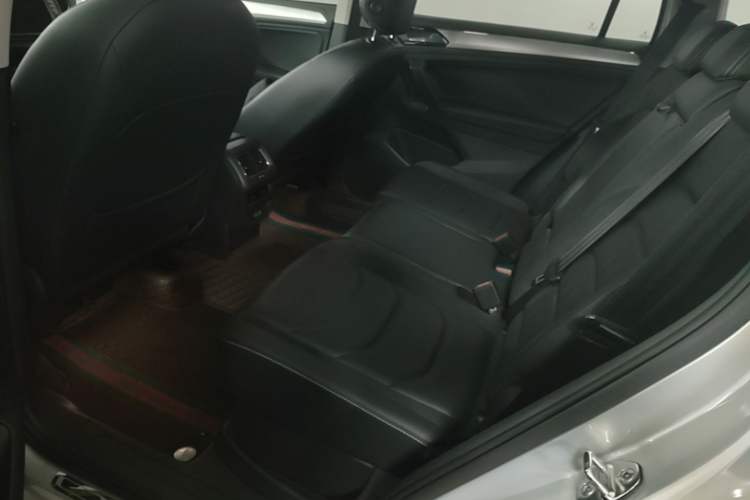 Used Volkswagen Tiguan L 2018 330TSI Automatic Two-Wheel Drive Luxury Edition Left Rear Seat