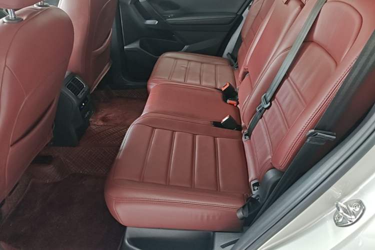 Used Volkswagen Tiguan L 2018 330TSI Automatic Two-Wheel Drive Luxury Edition Left Rear Seat