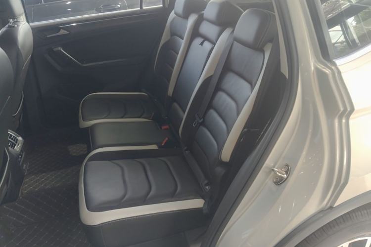 Used Volkswagen Tiguan L 2018 330TSI Automatic Two-Wheel Drive Luxury Edition Left Rear Seat