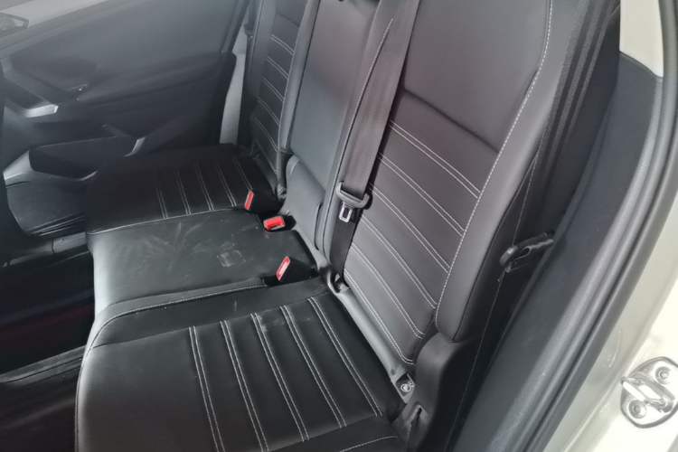 Used Volkswagen Tiguan L 2018 Revised Version 330TSI Automatic Two-Wheel Drive Trendy Edition Left Rear Seat