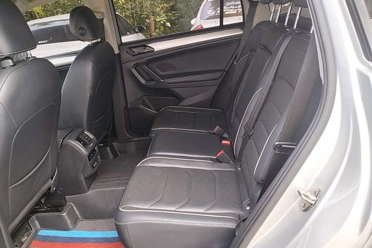 Used Volkswagen Tiguan L 2018 330TSI Automatic Two-Wheel Drive Flagship Edition Left Rear Seat