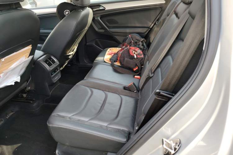 Used Volkswagen Tiguan L 2018 Facelift 330TSI Automatic Two-Wheel Drive Luxury Edition Left Rear Seat