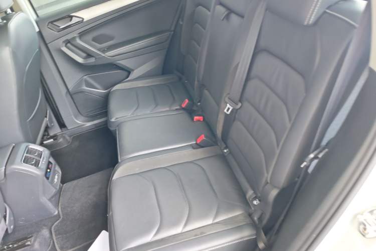 Used Volkswagen Tiguan L 2018 Revised Version 330TSI Automatic Two-Wheel Drive Comfort Edition Left Rear Seat
