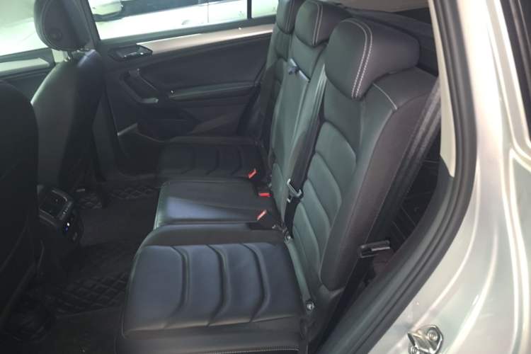 Used Volkswagen Tiguan L 2018 330TSI Automatic Two-Wheel Drive Luxury Edition Left Rear Seat