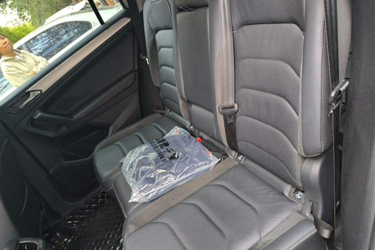 Used Volkswagen Tiguan L 2018 Facelift 330TSI Automatic Two-Wheel Drive Luxury Edition Left Rear Seat
