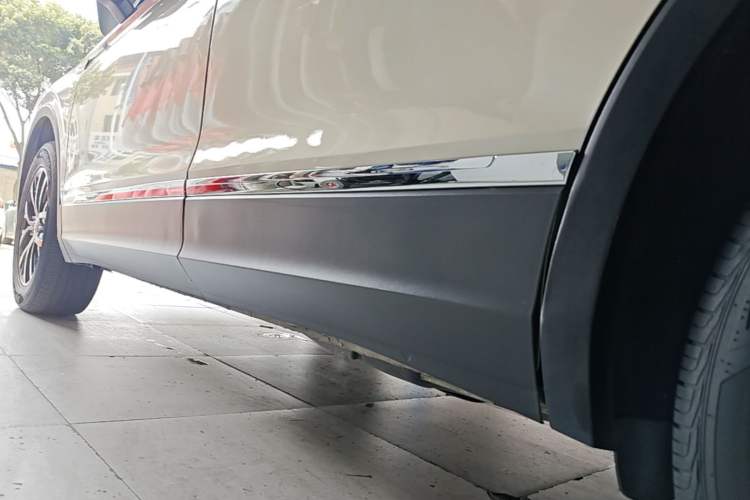 Used Volkswagen Tiguan L 2018 330TSI Automatic Two-Wheel Drive Luxury Edition Left Side Sill