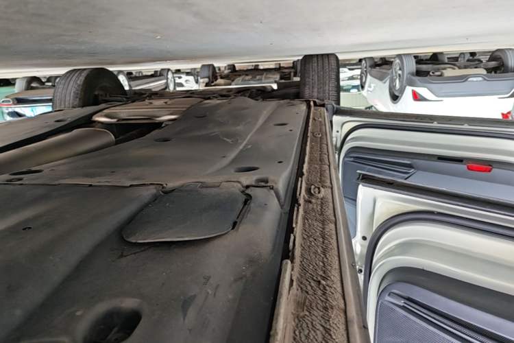 Used Volkswagen Tiguan L 2018 Revised Version 330TSI Automatic Two-Wheel Drive Comfort Edition Left Side Sill