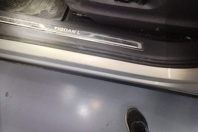Used Volkswagen Tiguan L 2018 380TSI Automatic All-Wheel Drive Flagship Edition Left Side Sill
