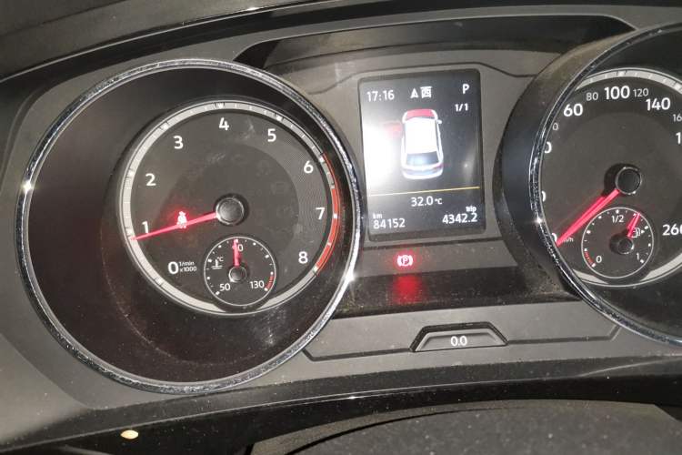 Used Volkswagen Tiguan L 2018 330TSI Automatic Two-Wheel Drive Luxury Edition Odometer Close Up