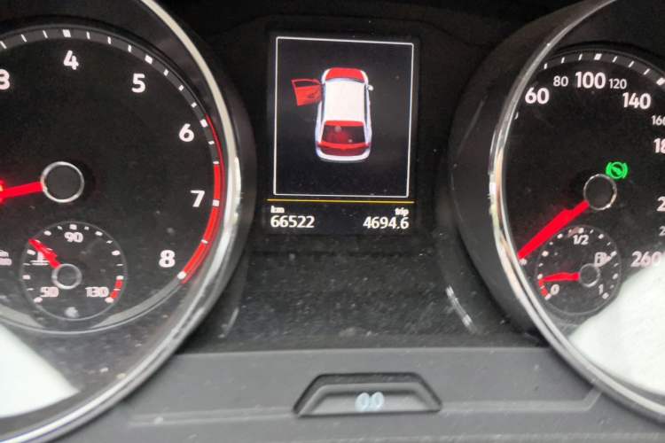 Used Volkswagen Tiguan L 2018 330TSI Automatic Two-Wheel Drive Luxury Edition Odometer Close Up