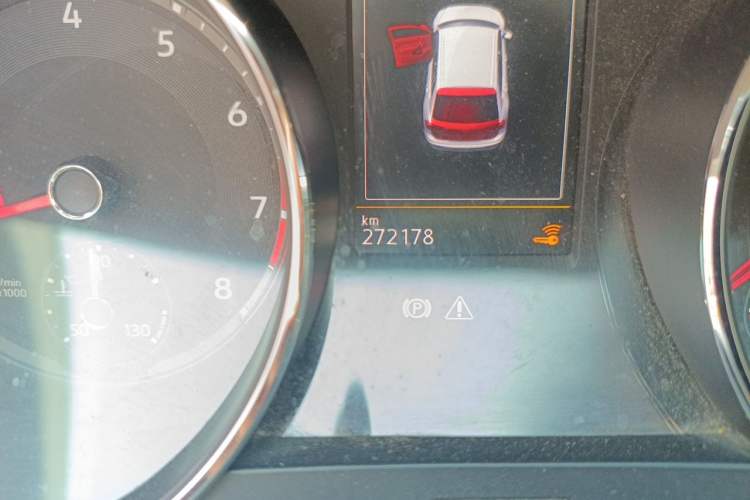 Used Volkswagen Tiguan L 2018 330TSI Automatic Two-Wheel Drive Luxury Edition Odometer Close Up