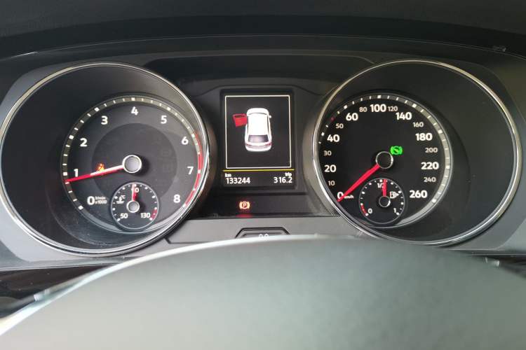 Used Volkswagen Tiguan L 2018 380TSI Automatic All-Wheel Drive Luxury Edition Odometer Close Up
