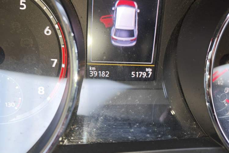 Used Volkswagen Tiguan L 2018 380TSI Automatic All-Wheel Drive Luxury Edition Odometer Close Up
