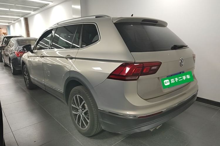 Used Volkswagen Tiguan L 2018 330TSI Automatic Two-Wheel Drive Luxury Edition Rear Left 45 Deg