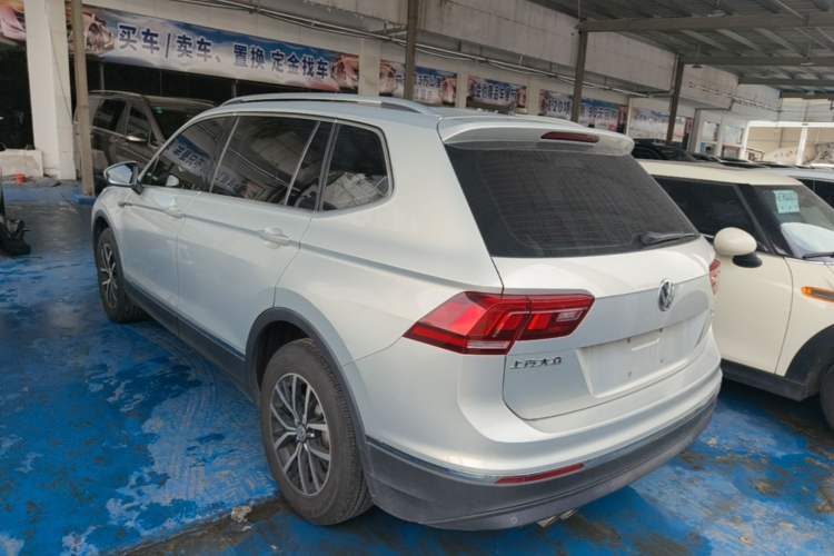 Used Volkswagen Tiguan L 2018 330TSI Automatic Two-Wheel Drive Luxury Edition Rear Left 45 Deg