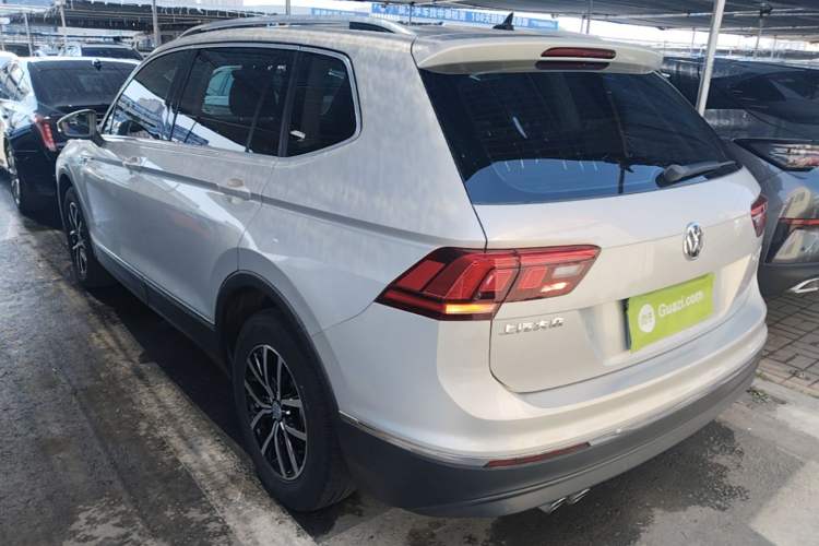 Used Volkswagen Tiguan L 2018 330TSI Automatic Two-Wheel Drive Luxury Edition Rear Left 45 Deg
