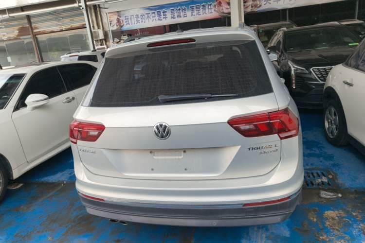 Used Volkswagen Tiguan L 2018 330TSI Automatic Two-Wheel Drive Luxury Edition Rear