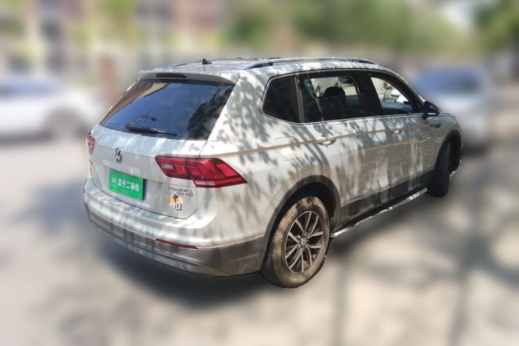 Used Volkswagen Tiguan L 2018 330TSI Automatic Two-Wheel Drive Luxury Edition Rear Right 45 Deg