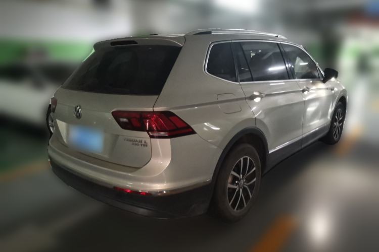 Used Volkswagen Tiguan L 2018 330TSI Automatic Two-Wheel Drive Luxury Edition Rear Right 45 Deg