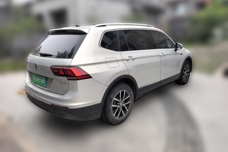 Used Volkswagen Tiguan L 2018 330TSI Automatic Two-Wheel Drive Luxury Edition Rear Right 45 Deg