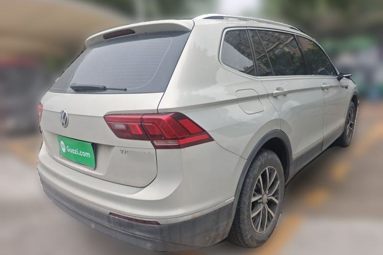 Used Volkswagen Tiguan L 2018 330TSI Automatic Two-Wheel Drive Luxury Edition Rear Right 45 Deg