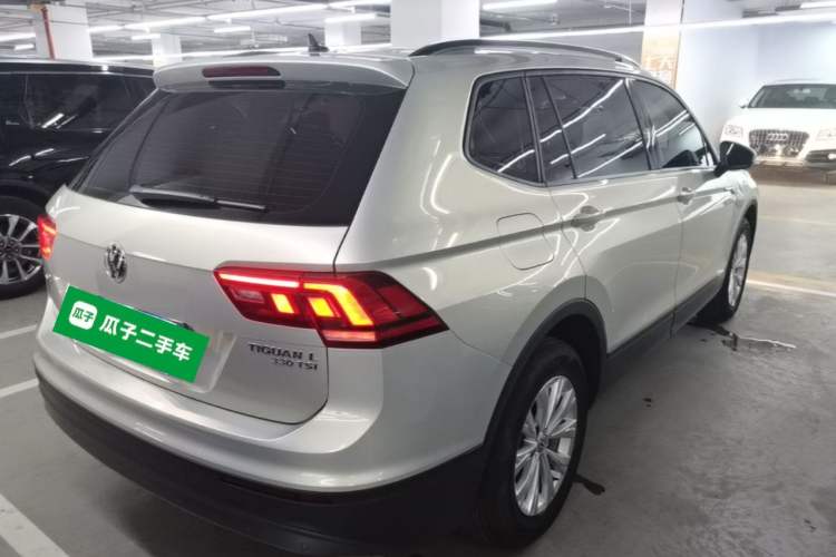Used Volkswagen Tiguan L 2018 330TSI Automatic Two-Wheel Drive Luxury Edition Rear Right 45 Deg