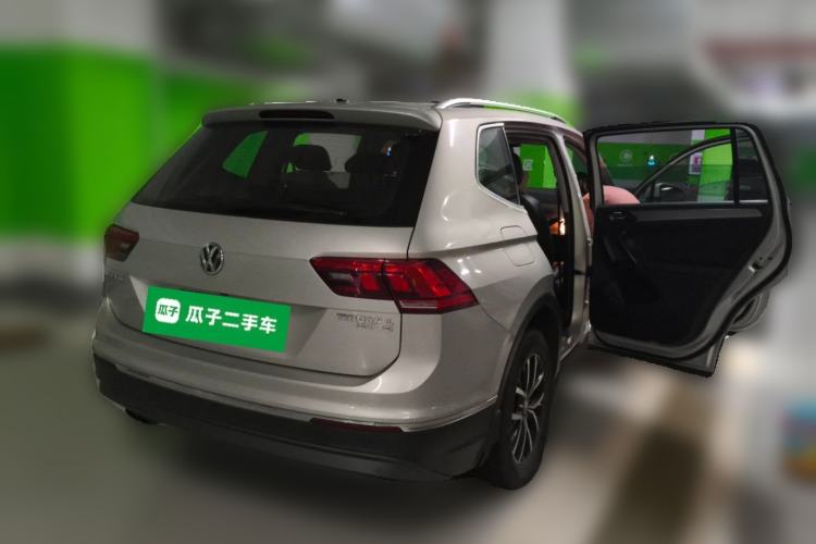 Used Volkswagen Tiguan L 2018 330TSI Automatic Two-Wheel Drive Luxury Edition Rear Right 45 Deg