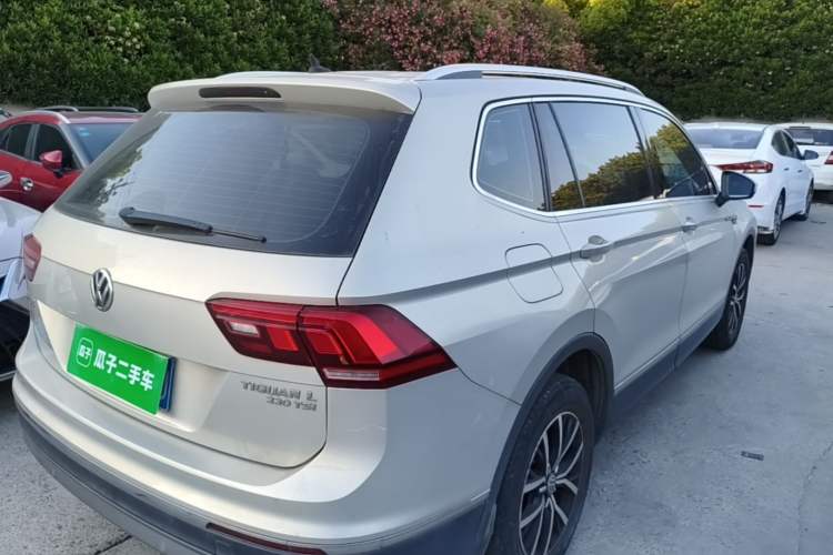 Used Volkswagen Tiguan L 2018 330TSI Automatic Two-Wheel Drive Luxury Edition Rear Right 45 Deg
