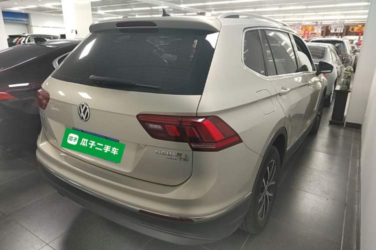 Used Volkswagen Tiguan L 2018 330TSI Automatic Two-Wheel Drive Luxury Edition Rear Right 45 Deg