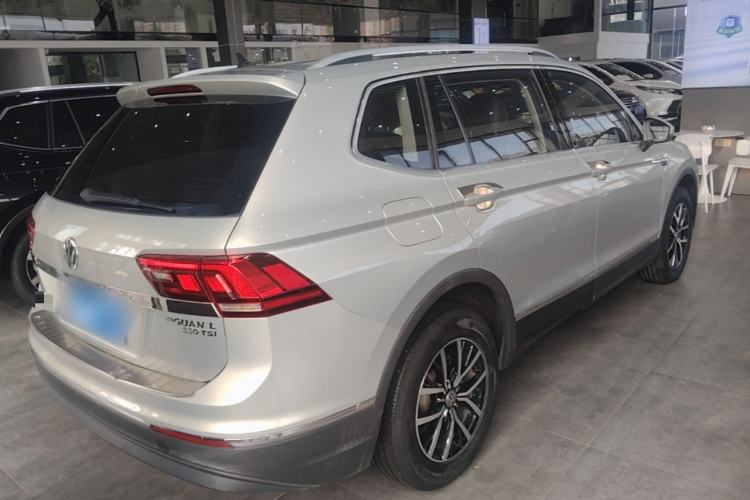 Used Volkswagen Tiguan L 2018 330TSI Automatic Two-Wheel Drive Luxury Edition Rear Right 45 Deg