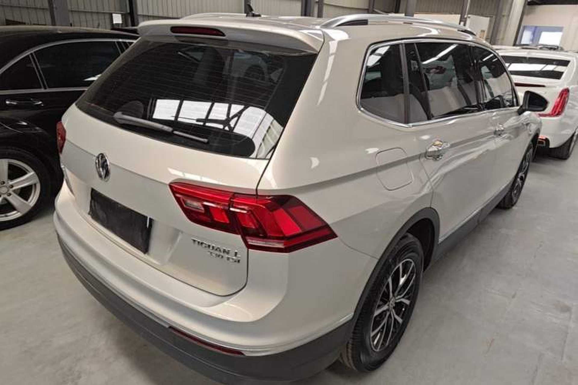 Used Volkswagen Tiguan L 2018 330TSI Automatic Two-Wheel Drive Luxury Edition Rear Right 45 Deg
