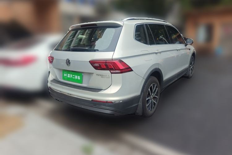 Used Volkswagen Tiguan L 2018 330TSI Automatic Two-Wheel Drive Luxury Edition Rear Right 45 Deg